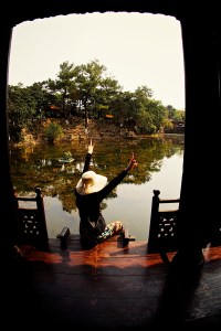 high four water lady